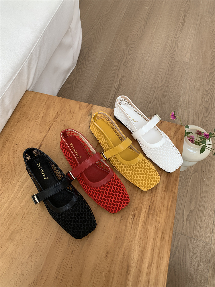 French Style 2026 Summer New Hollow Out Flat Shoes Women's Breathable One-Strap Buckle Sandals Korean Version