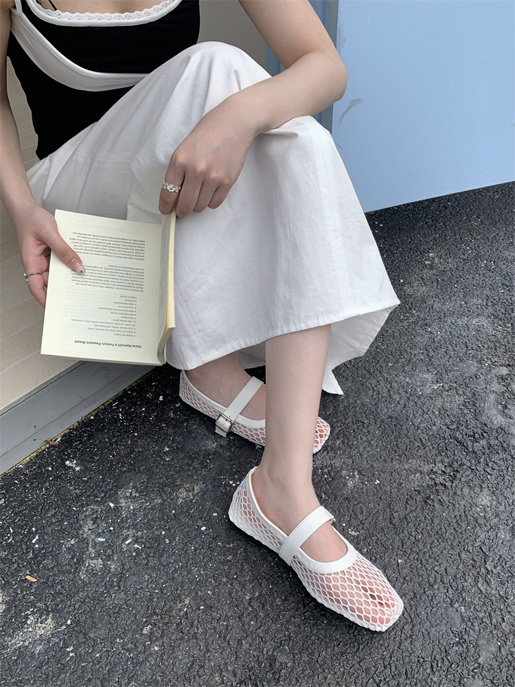 French Style 2026 Summer New Hollow Out Flat Shoes Women's Breathable One-Strap Buckle Sandals Korean Version - Image 4