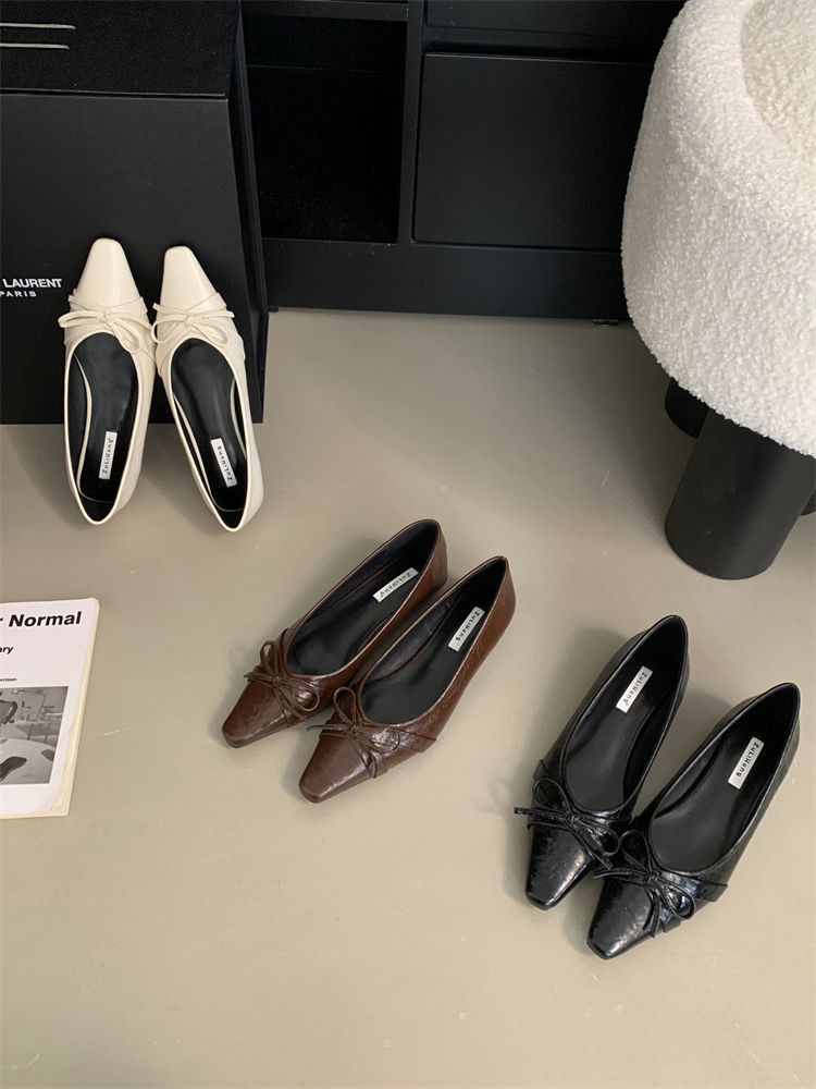 French Style Low Heel Fairy Bow Flat Shoes 2026 Autumn New Pointed Toe Shallow Mouth Bean Grandma Shoes