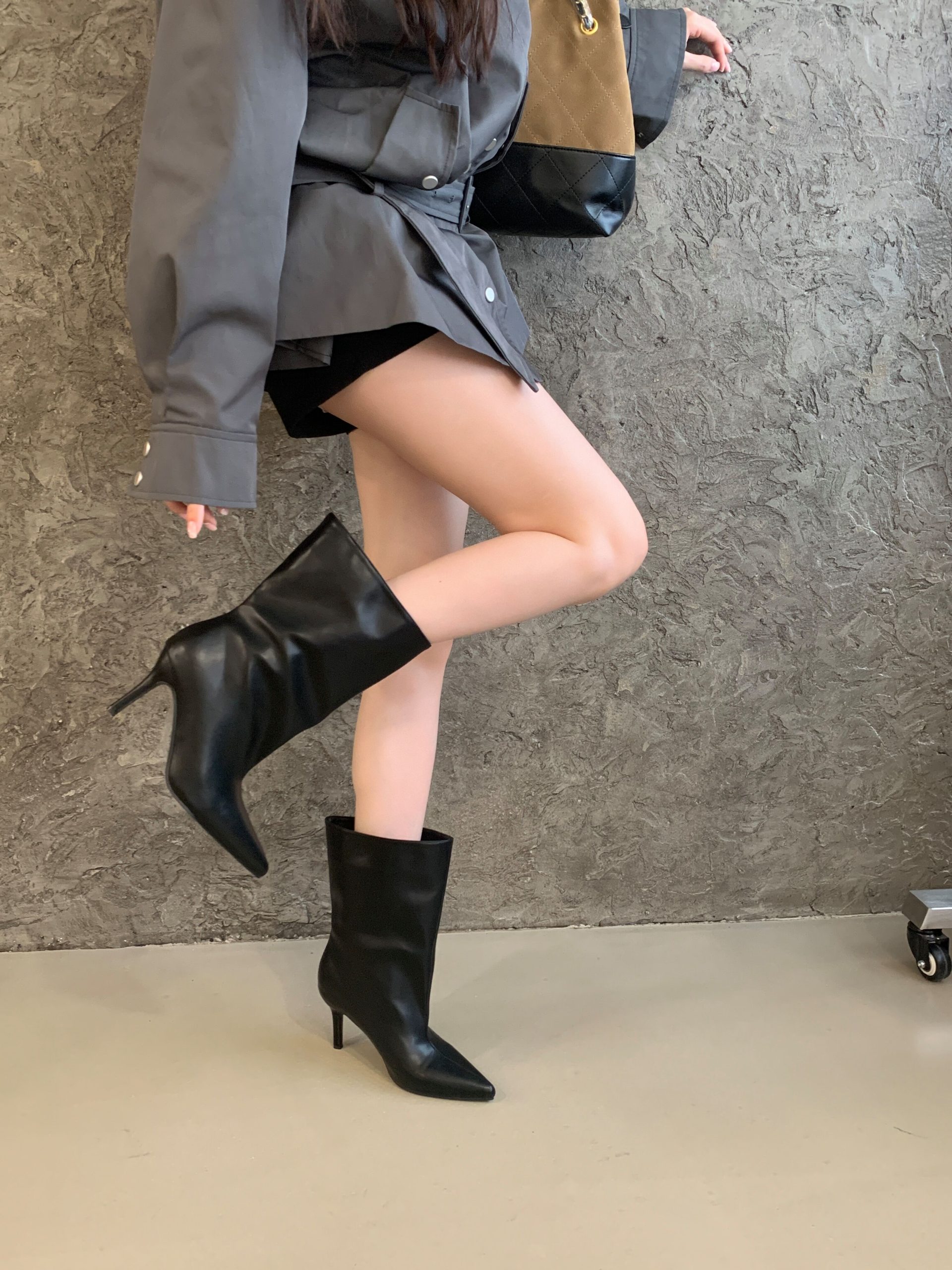 2026 Fashion Show Sexy Women's Pointed Toe Thin Heel High Heel Loose Fit Solid Color Thigh High Boots Slip On