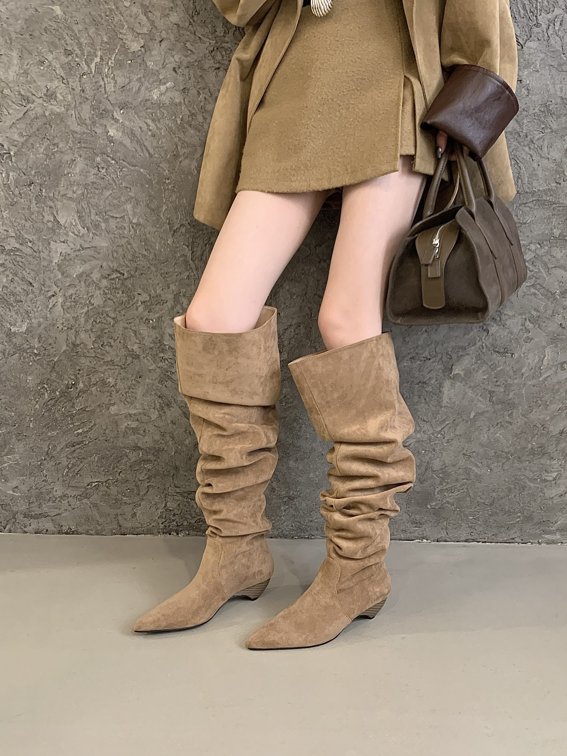 2026 Pointed Toe Vintage Style Riding Boots Fashion Slim Fit Versatile Stacked Heel Women's Slip-On Over Knee Boots - Image 4